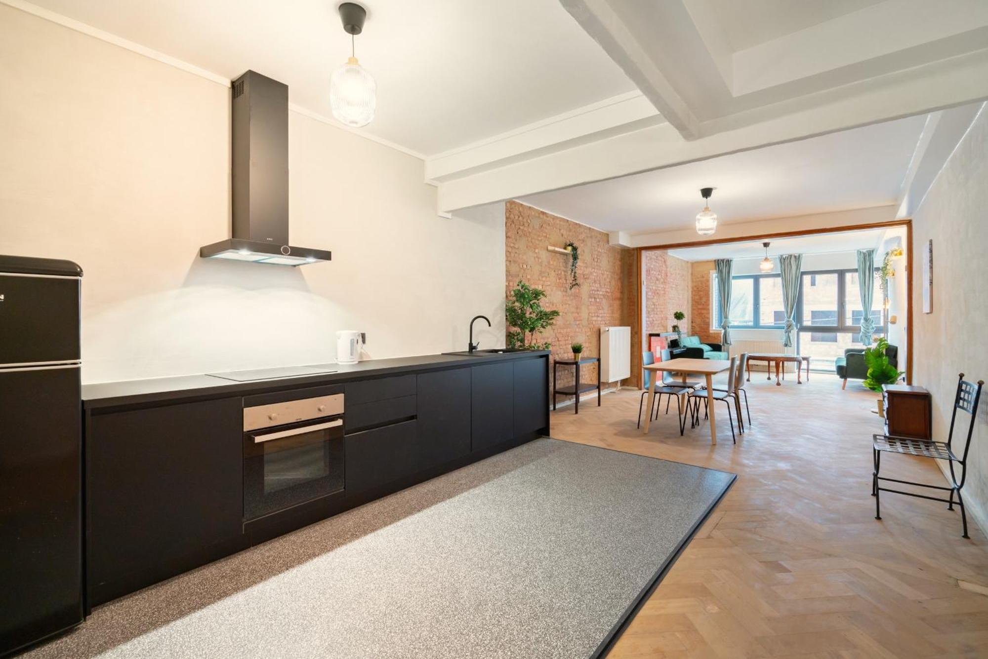 Charming And Spacious Apartments In The Heart Of アントウェルペン エクステリア 写真